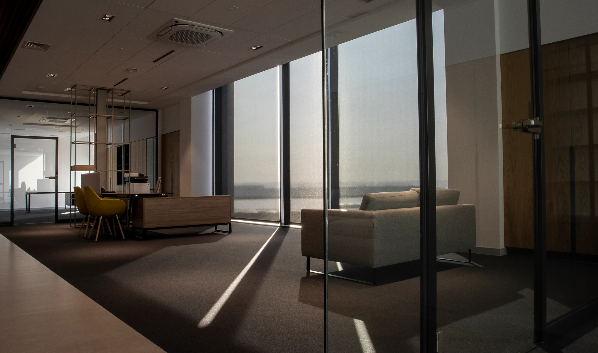 2021-02-REFLEKSOLS_120-Rosa_office_building-Poland_Tychy-02.jpg